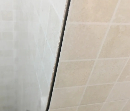 顺庆瓷砖空鼓维修公司分享阳台瓷砖脱落的修复过程可以分为以下几个步骤